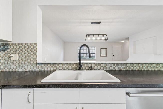 Building Photo - 607 Bough Ave