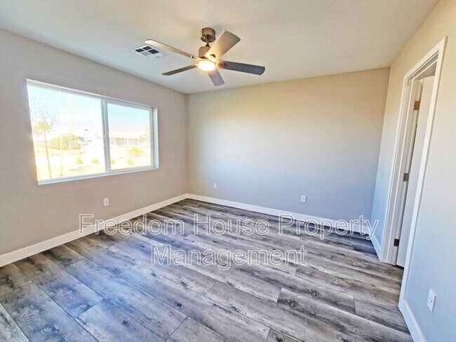 Building Photo - 561 Valiant Ave