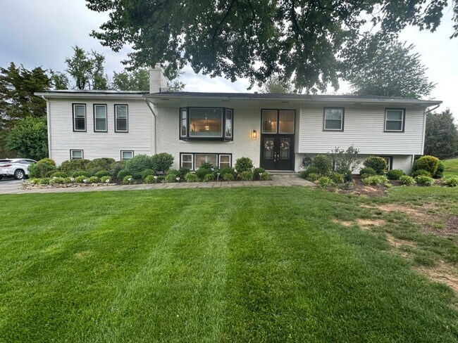 Building Photo - Gorgeous, fully remodeled 5 bed 3 bath centrally located in Great Falls