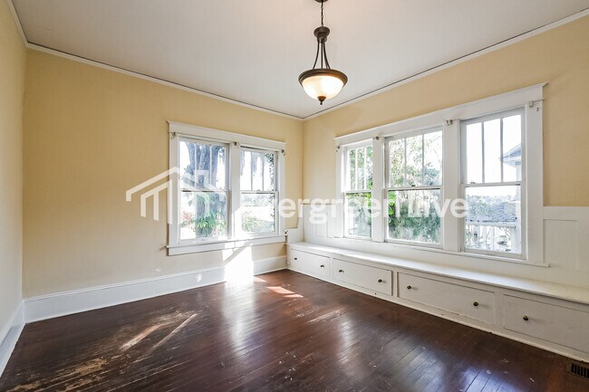 Building Photo - 626 E Washington Ave