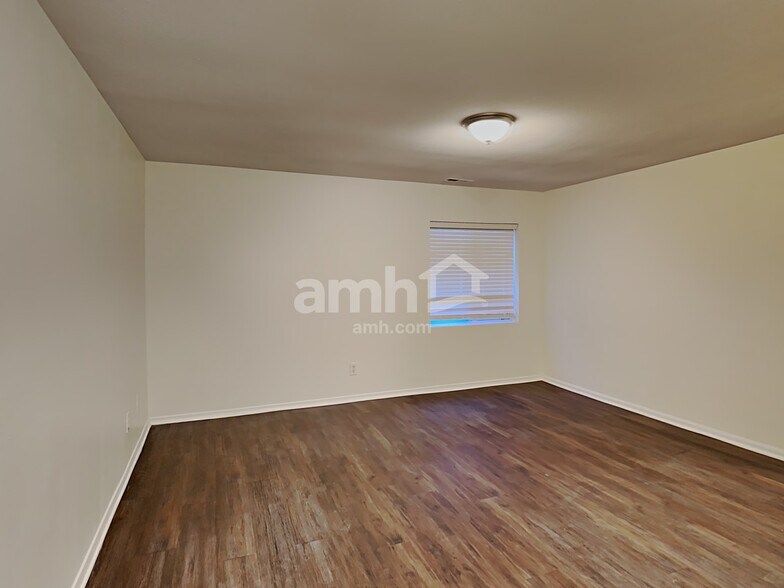 Building Photo - 1545 Gumwood Dr