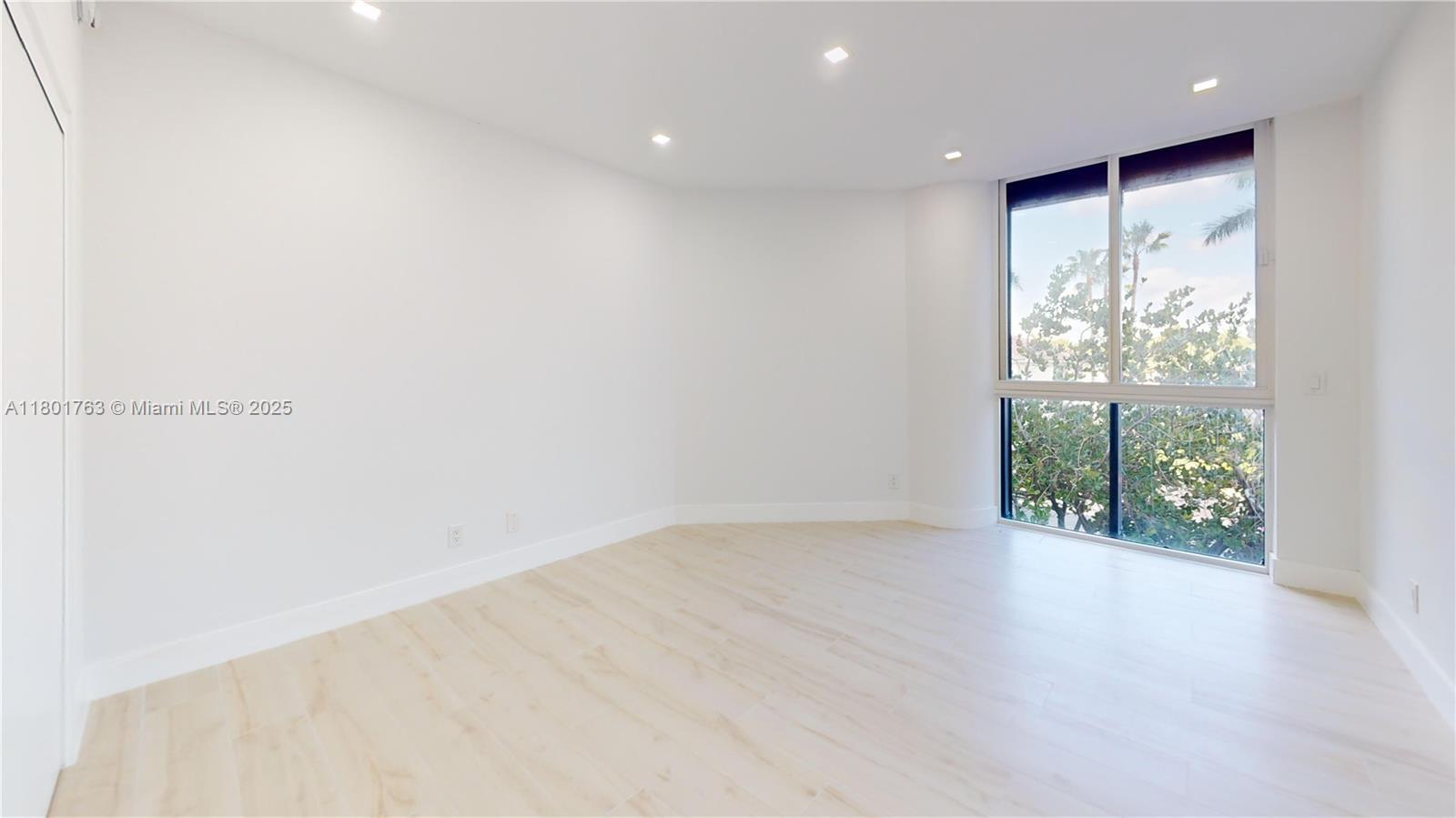 Building Photo - 21050 NE 38th Ave