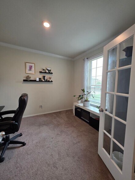 Building Photo - 350 Bedford Falls Ln