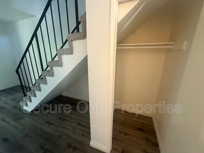 Building Photo - 491 Serento Cir