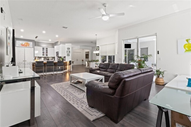 Building Photo - 1046 SW 159th Way