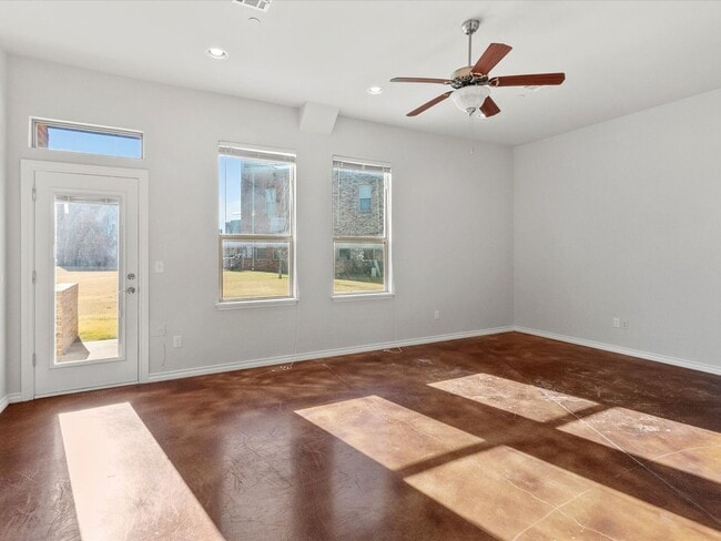 Building Photo - Move in Special! Gorgeous newer 2br 2.5ba Townhome!!