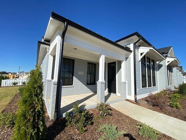 Building Photo - Clift Farm townhome with a fence and 3 car garage