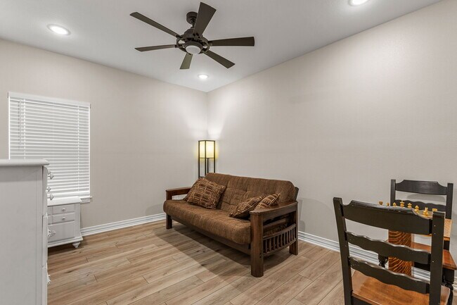 Building Photo - 304 Mariners Wy