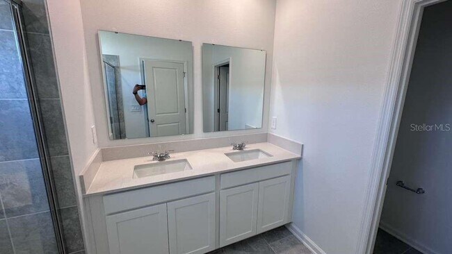 Building Photo - 3190 Laurent Lp