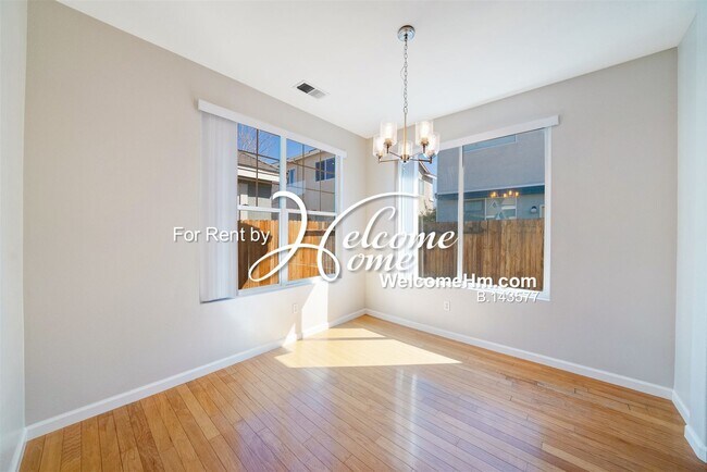 Building Photo - Beautiful Single Story Home In Double Diam...