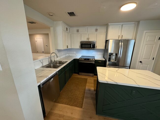 Building Photo - 1600 Knight Trail