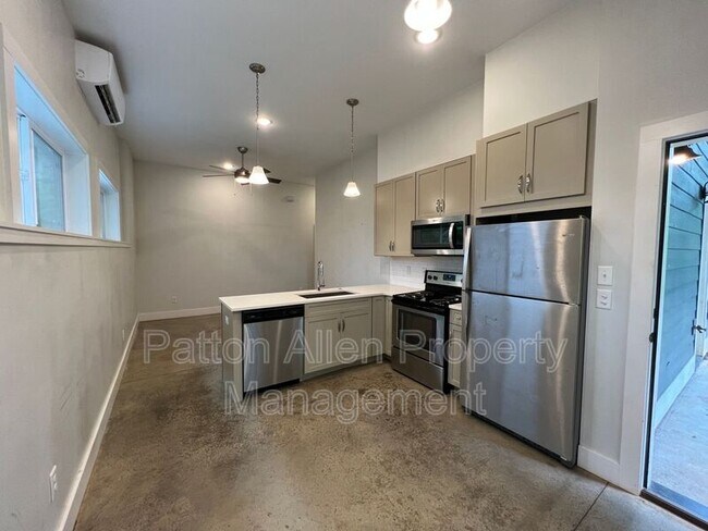 Building Photo - 6 Dundee St