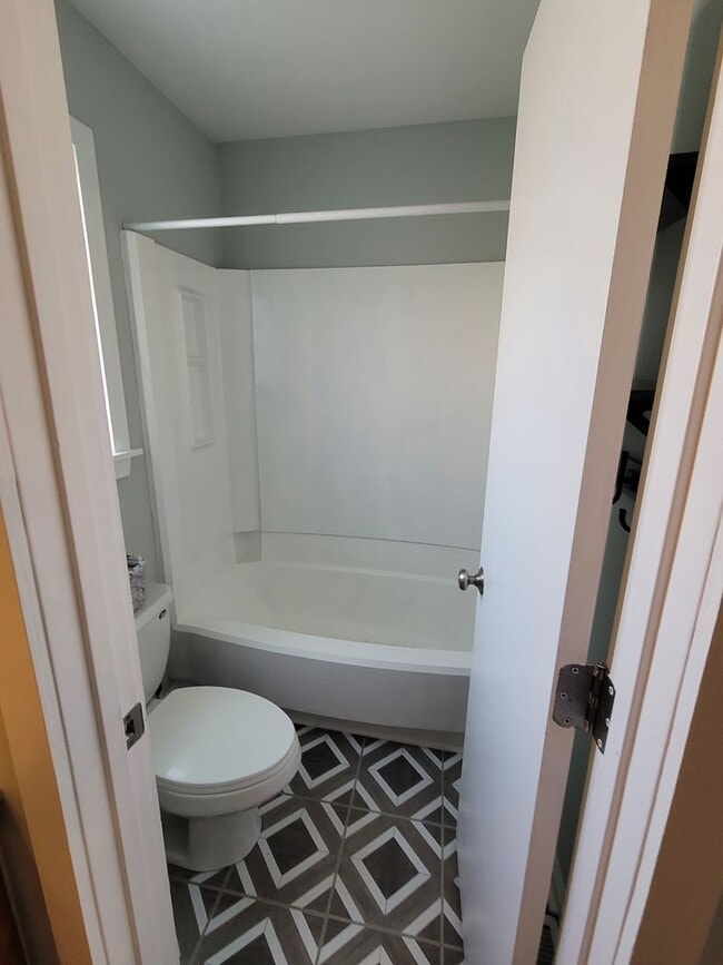 Building Photo - Located in Caneel Cove this 2 bed 2 bath townhome features hardwood floors throughout ,