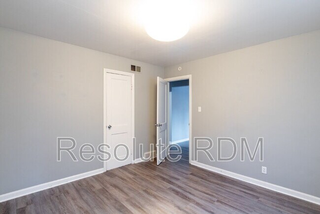 Building Photo - 1128 Sterling St