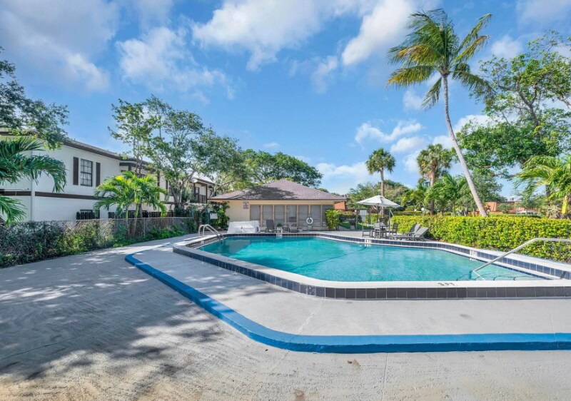 Building Photo - 2695 Albatross Rd N