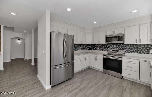 Building Photo - 6614 E Kelton Ln