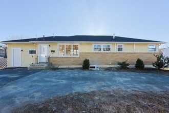 Building Photo - 20 Festa Rd