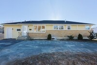 Building Photo - 20 Festa Rd