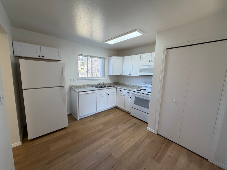 Building Photo - 579 Winnie Way