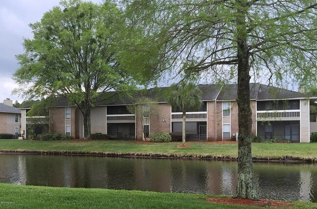Building Photo - 10200 Belle Rive Blvd