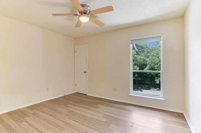 Building Photo - 10616 Mellow Meadow Dr