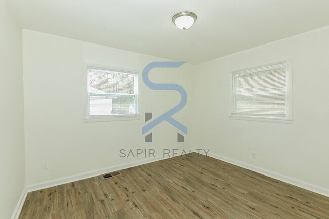 Building Photo - Move-In Ready 3BR in the Established Adamsville Community