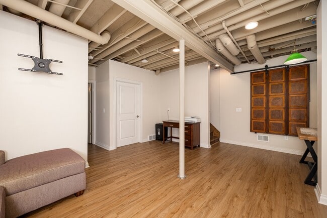 Building Photo - 407 W Bennett St