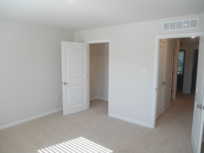 Building Photo - Live Modern in Salisbury – 3BR Townhome wi...
