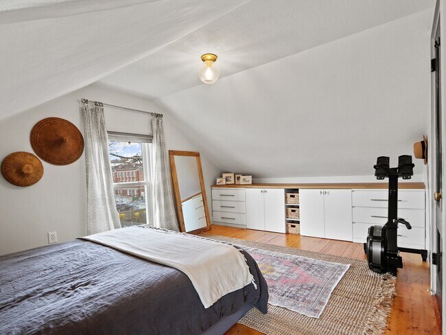 Building Photo - 8 Webster St