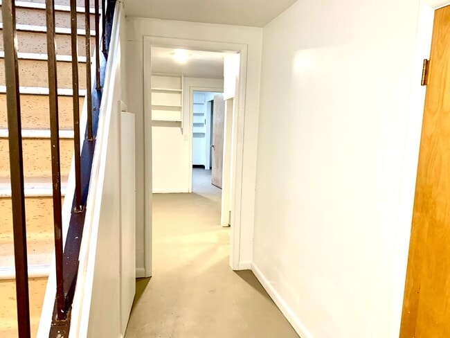 Building Photo - 428 Custer Ave