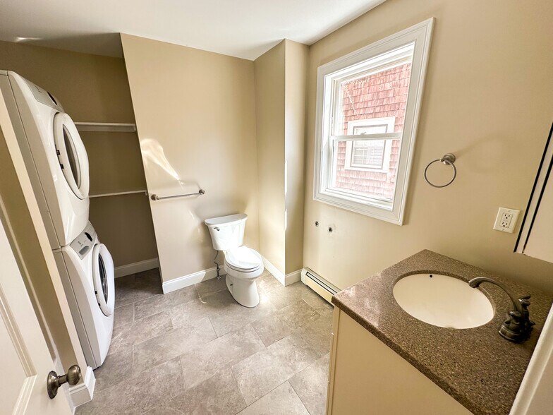 Bathroom - 13 Aubin St