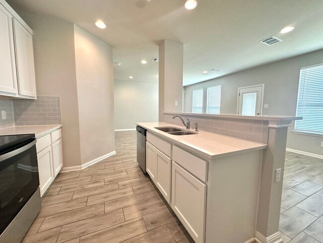 Building Photo - COMING SOON - MID MAY