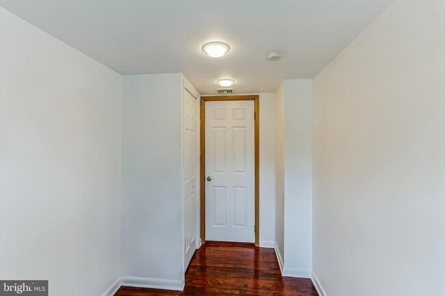 Building Photo - 1425 N Line St