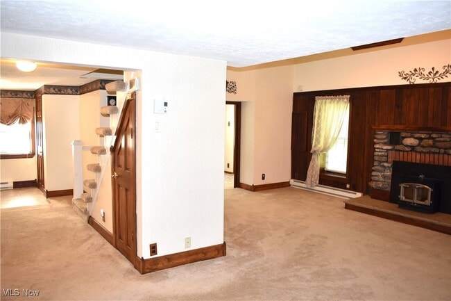 Building Photo - 2071 Dewey Rd
