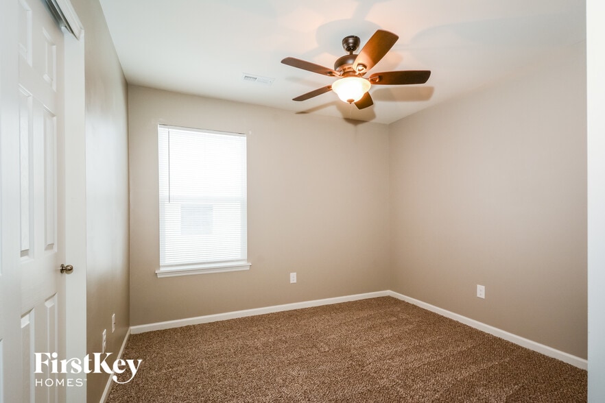 Building Photo - 246 Wabash Woods Way