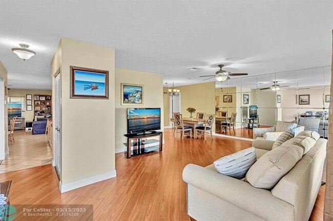 Building Photo - 7102 NW 93rd Ave