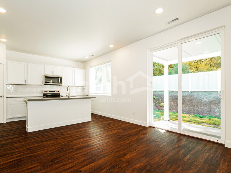 Building Photo - 8031 Dagny St SW
