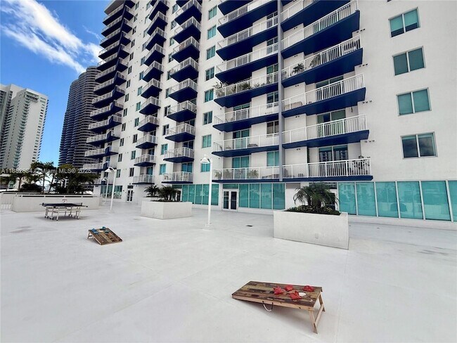 Building Photo - 275 NE 18th St