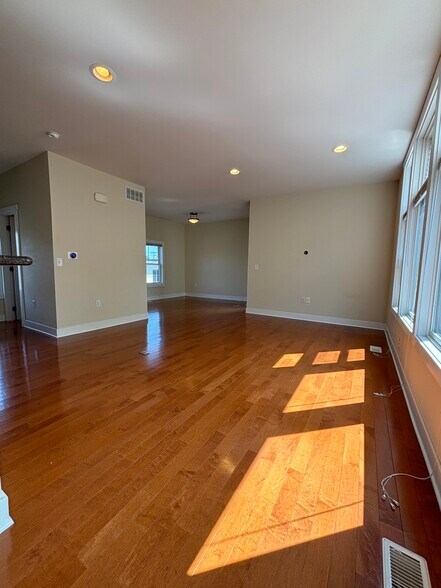 Building Photo - 1455 Mews Ct