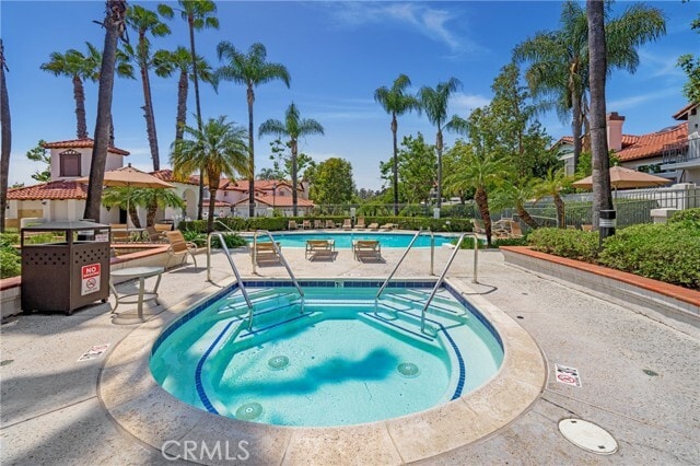 Building Photo - 75 Vía Lampara