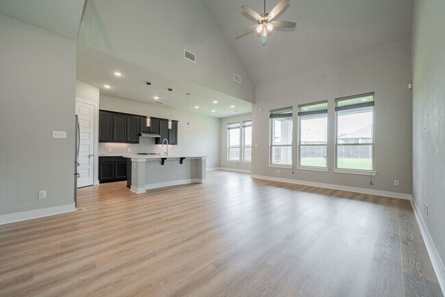 Building Photo - Stunning 4-bedroom, 3-bathroom home locate...