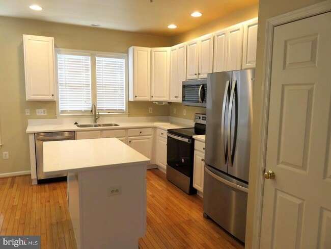 Building Photo - 35770 S Gloucester Cir