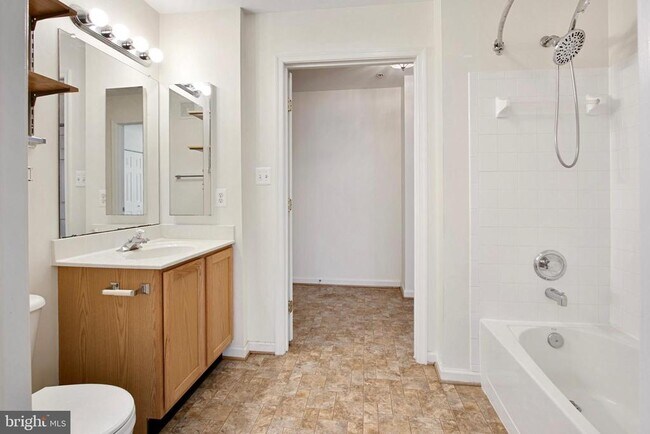 Building Photo - 502 Bradley Ct