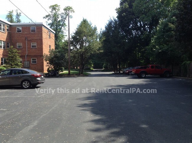Building Photo - 412 S College St Apt 205