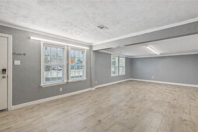Building Photo - 105 Pompano Ave