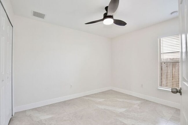 Building Photo - Beautiful 3/2 Spacious Home with a covered patio and a 2 Car Garage in Villa Homes Village - St C...