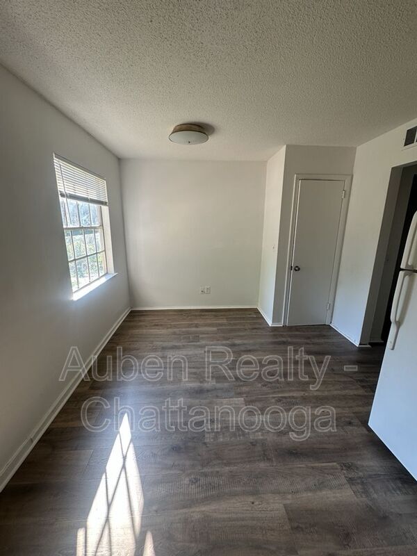 Building Photo - 505 Mountain Ridge Rd