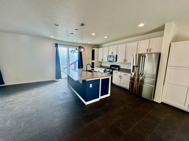 Building Photo - Your Home Is Ready For You!!