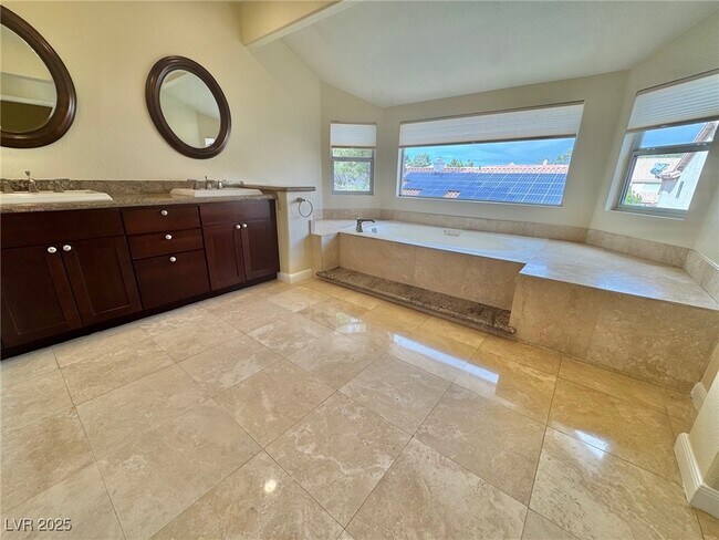 Building Photo - 8240 Tivoli Cove Dr