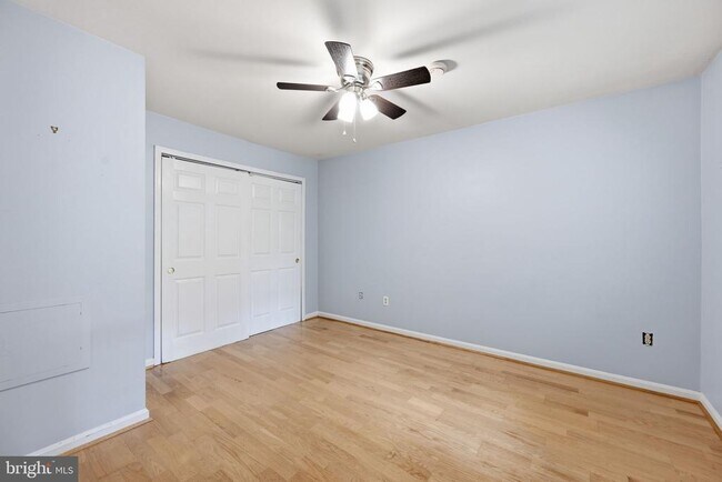 Building Photo - 933 Hillside Lake Terrace